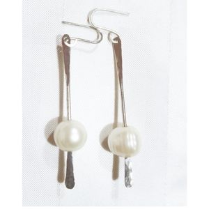 Hammerd Design Dangle Drop Stick Earings w white faux pearl